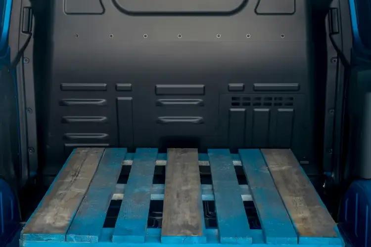 3458952 1.0 EcoBoost Leader Van